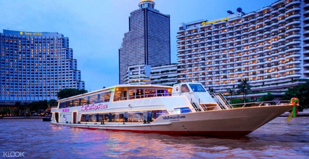 Chao Phraya River dinner cruise for families and kids in Bangkok