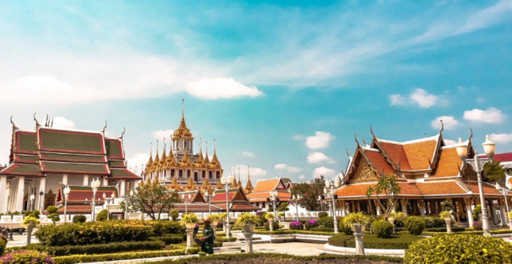 Bangkok day tour to Grand Palace, Wat Arun and Wat Pho for families