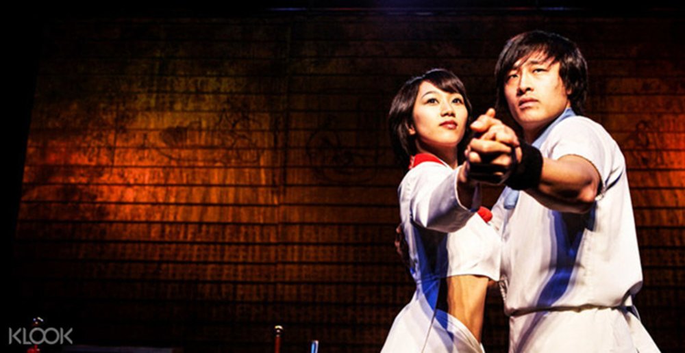 Combining acrobatics, culinary and dance!