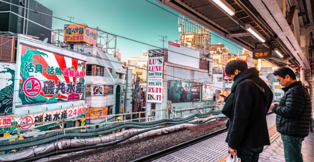 Tokyo subway waiting 