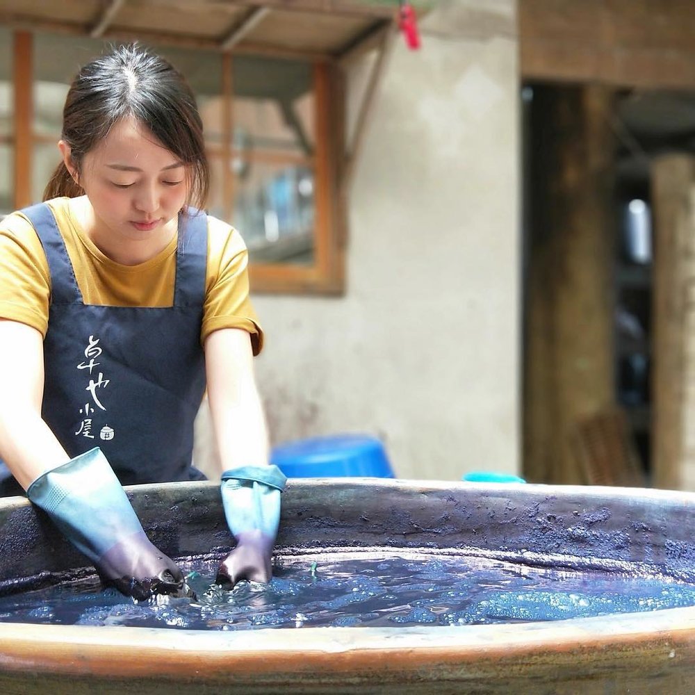 在藍染體驗過程中讓心情獲得沉澱 (圖片來源：IG @changteresa511)