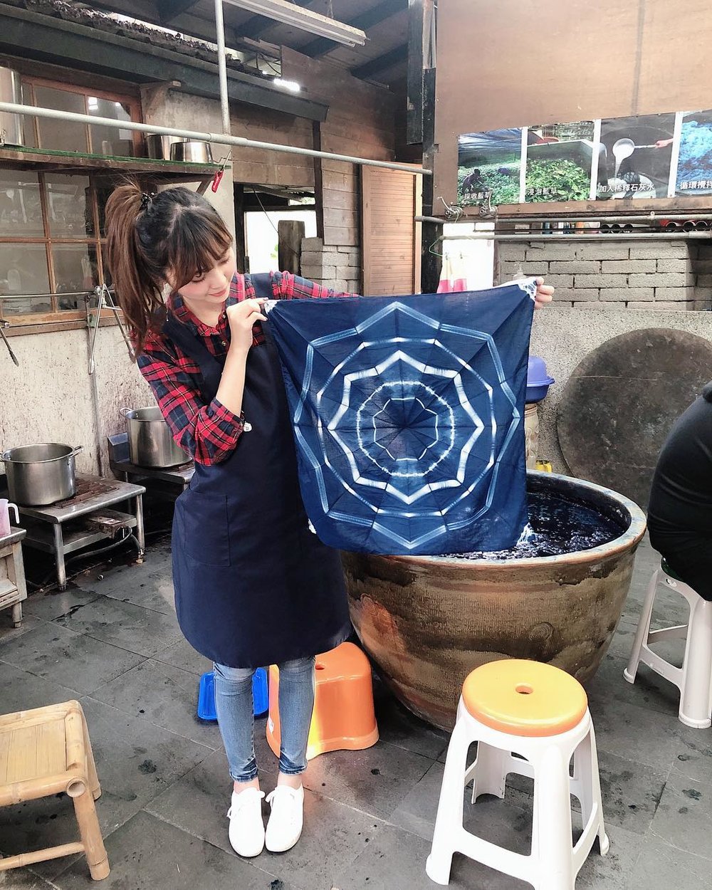 參與卓也藍染手作體驗，體驗台灣天然染色的傳統文化 (圖片來源：IG @hybb126)