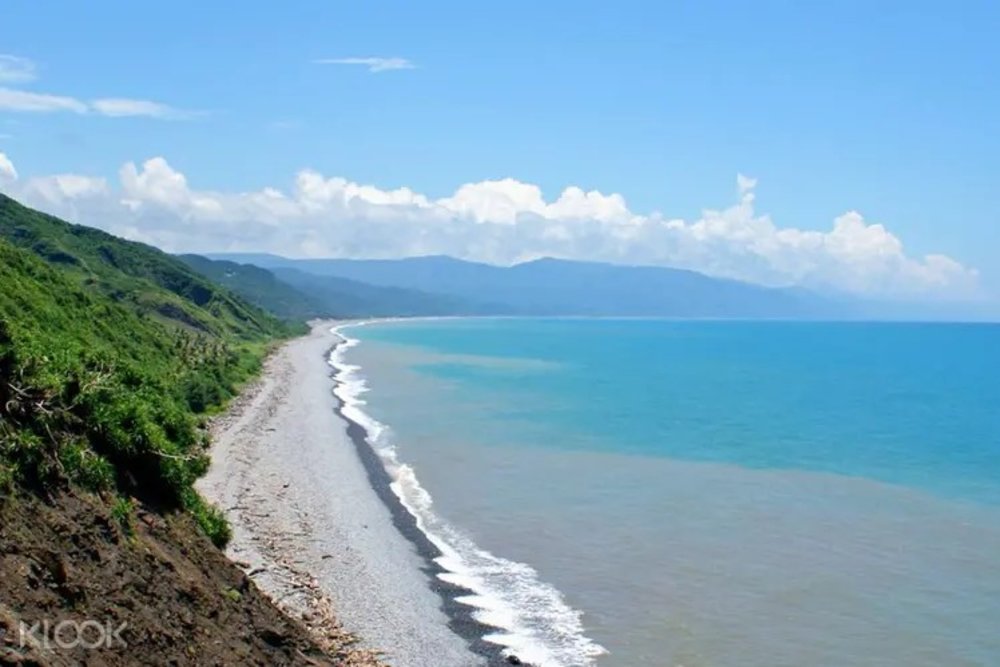 沿著阿朗壹古道在南臺灣最美海岸線漫步，沿途風景優美