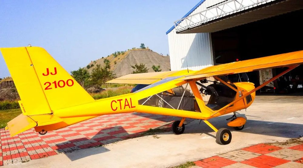 到屏東搭乘輕型飛機離開地球表面體驗在空中飛行的刺激快感