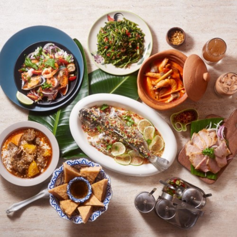 熱門泰式料理《饗泰多》推出外帶專屬六人套餐，搭泰北的香料味道與泰南多層次的酸辣口味，滿足愛嚐鮮的媽咪的喜好