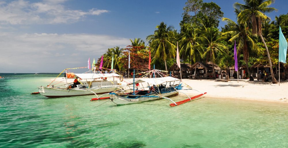An island hopping tour is a great way to see the main sights in one day