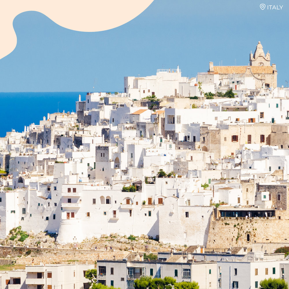 イタリア、オストゥーニ、白色の町