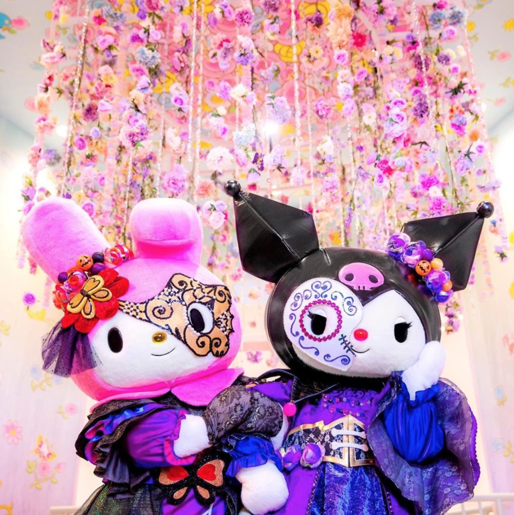 Drop by the gift shop for Sanrio goodies, so you can dress up like your favourite character. Credits to @purolandjp on Instagram 