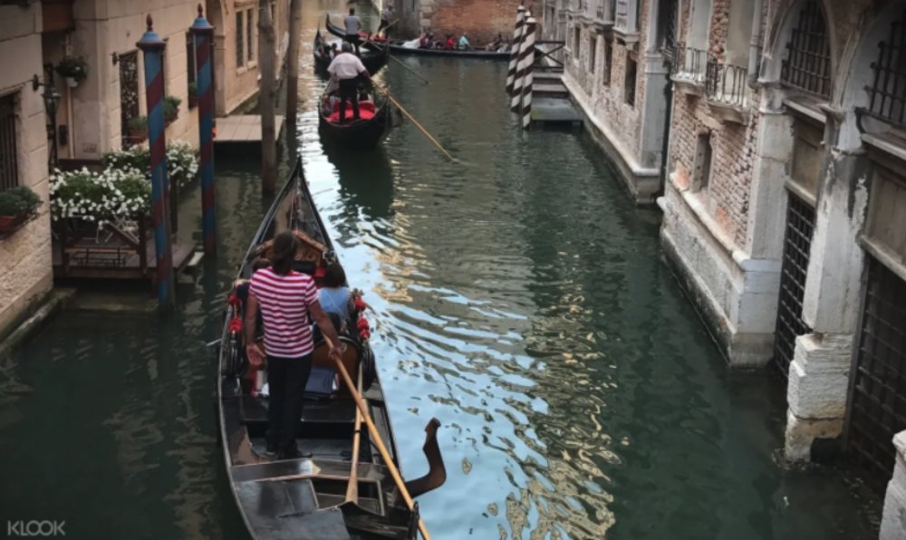 Romantic Private Gondola Ride in Venice