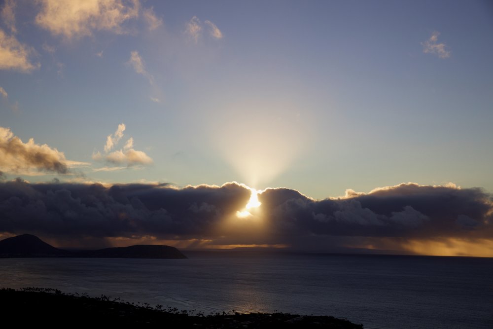 ダイヤモンドヘッド山頂から見る日の出