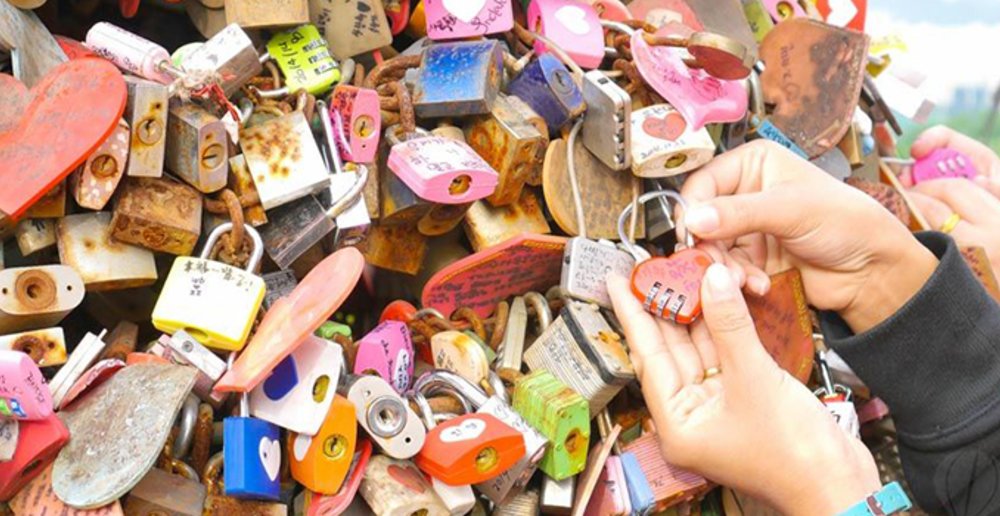 couples love romantic padlock