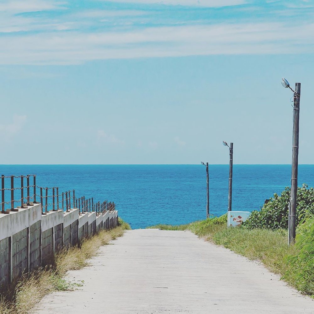 島嶼風景 - 通往海邊的下坡路
