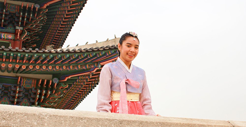 hanok seoul gyeongbokgung palace korean dress 