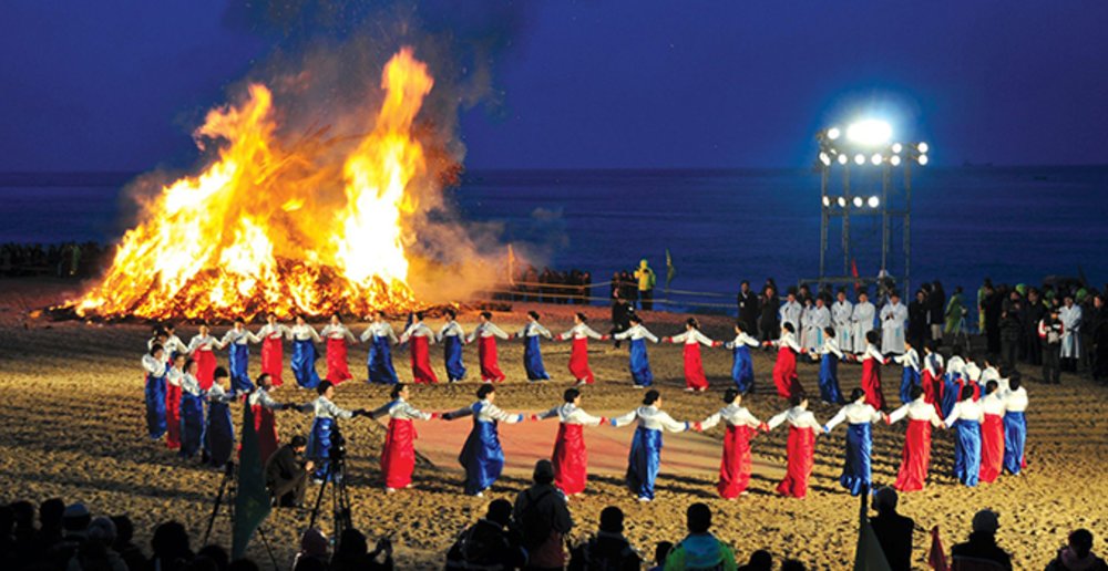 culture tradition games full moon first night hanbok women 