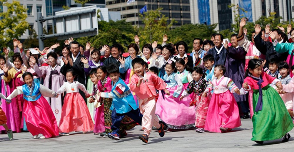 kids running playing tradition culture mid autumn chuseok hanbok