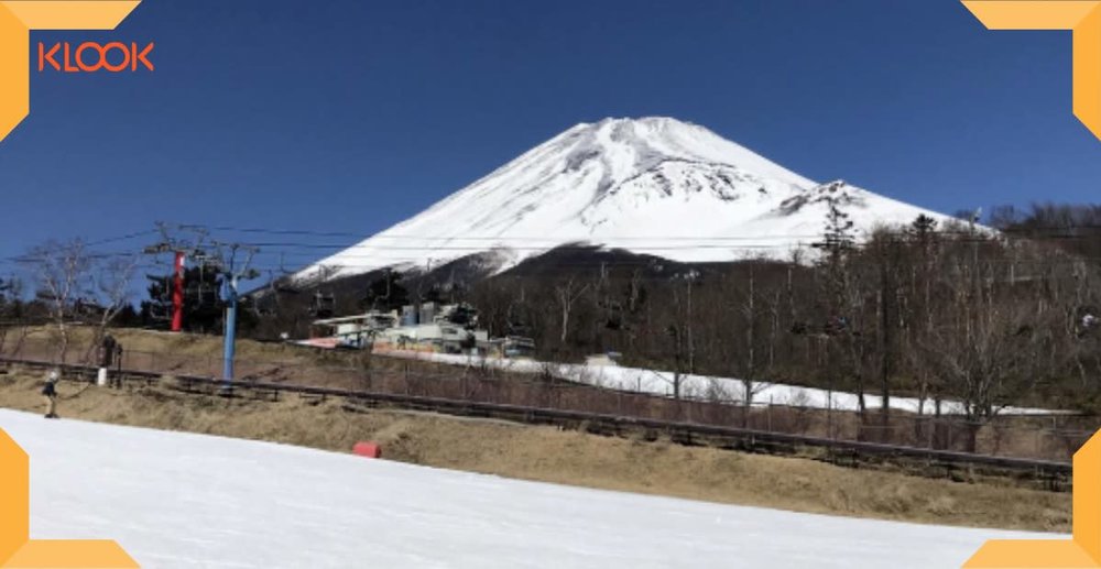 Marvel at Mt. Fuji’s snow-capped mountains while gliding down the slopes!