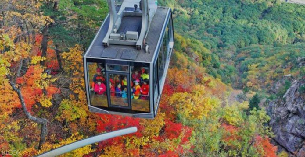 Seoraksan Autumn Day Tour cable car