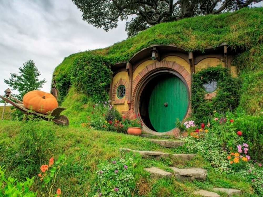 lord of the rings the hobbit bilbo baggins frodo gandalf hobbiton new zealand middle earth