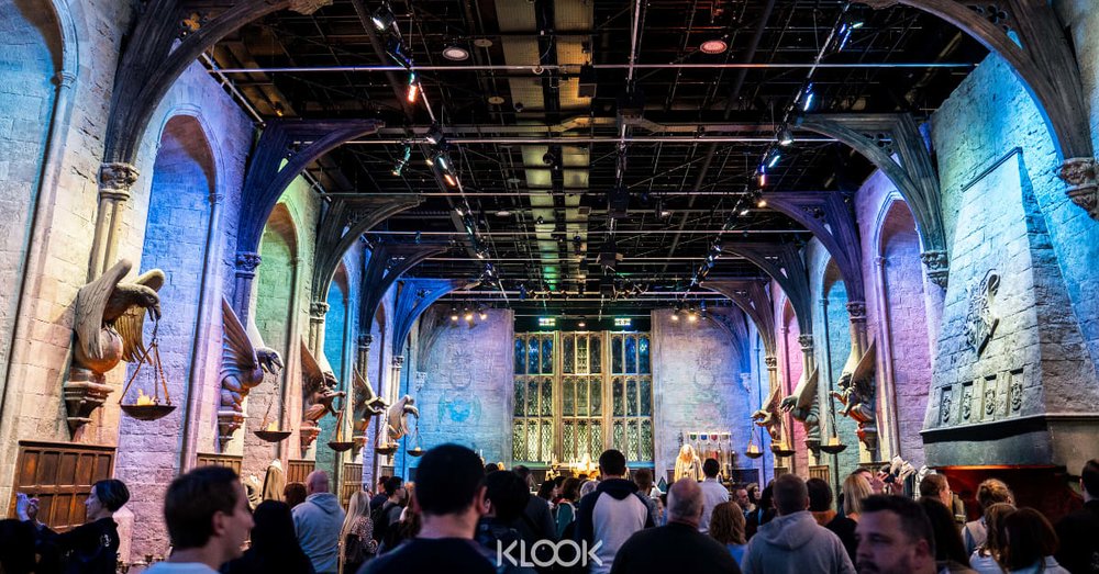the-great-hall-ที่วอร์เนอร์-บราเธอร์ส-สตูดิโอ-Warner-Bros.-Studio