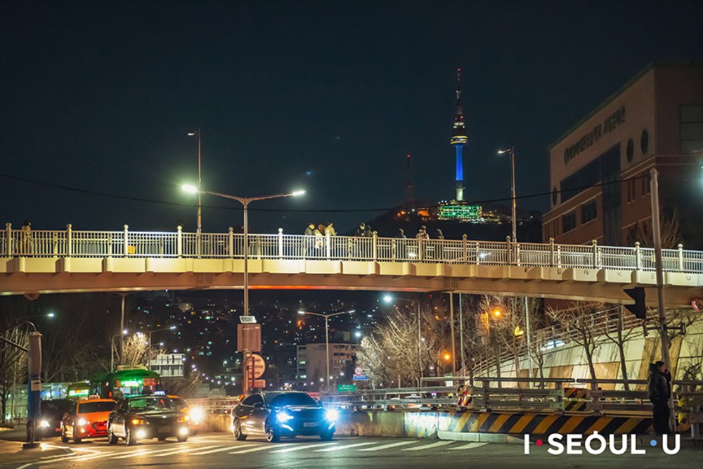 梨泰院クラスの歩道橋