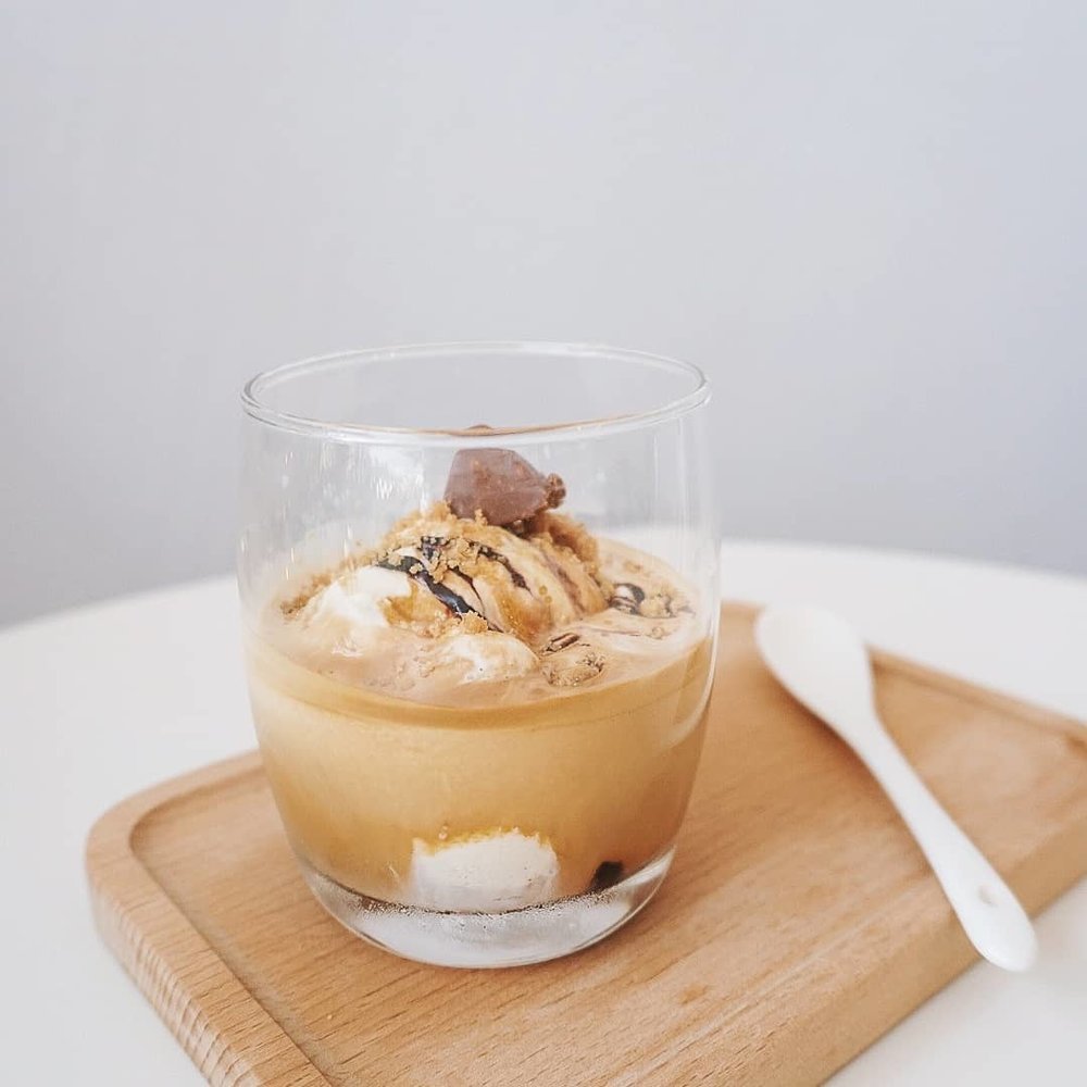 Daisy and Peony Florist Cafe