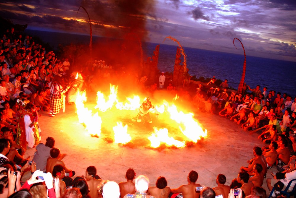 Tempat Wisata di Bali - Kecak Fire Dance - Uluwatu Temple Bali