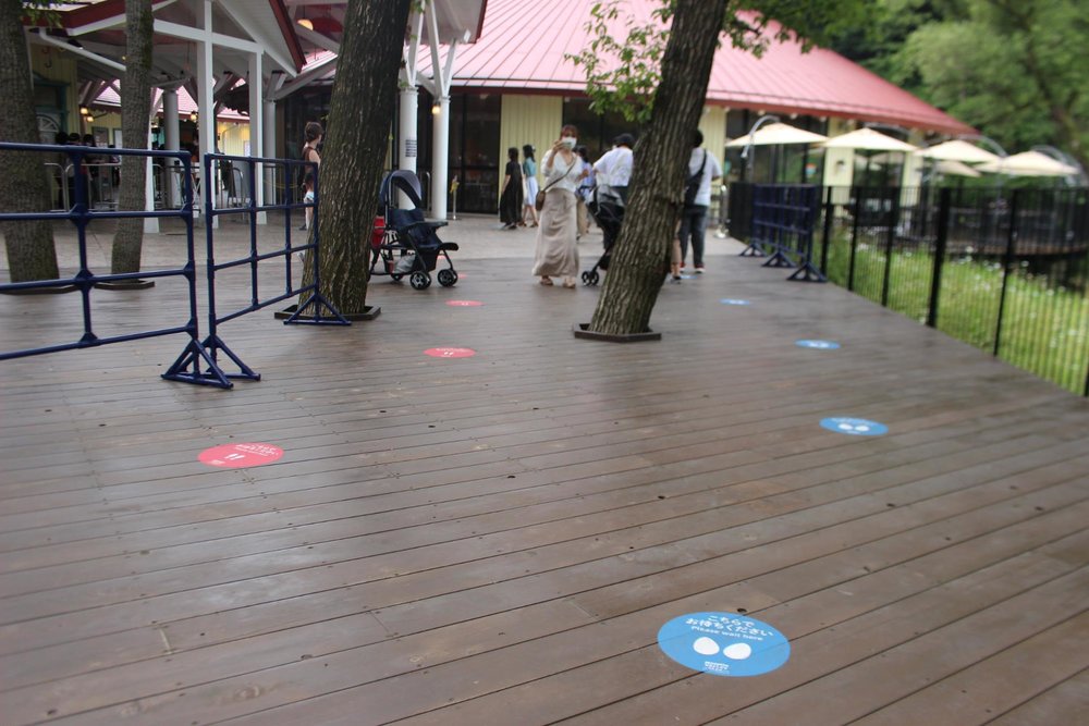 密を防ぐソーシャルディスタンスのサイン