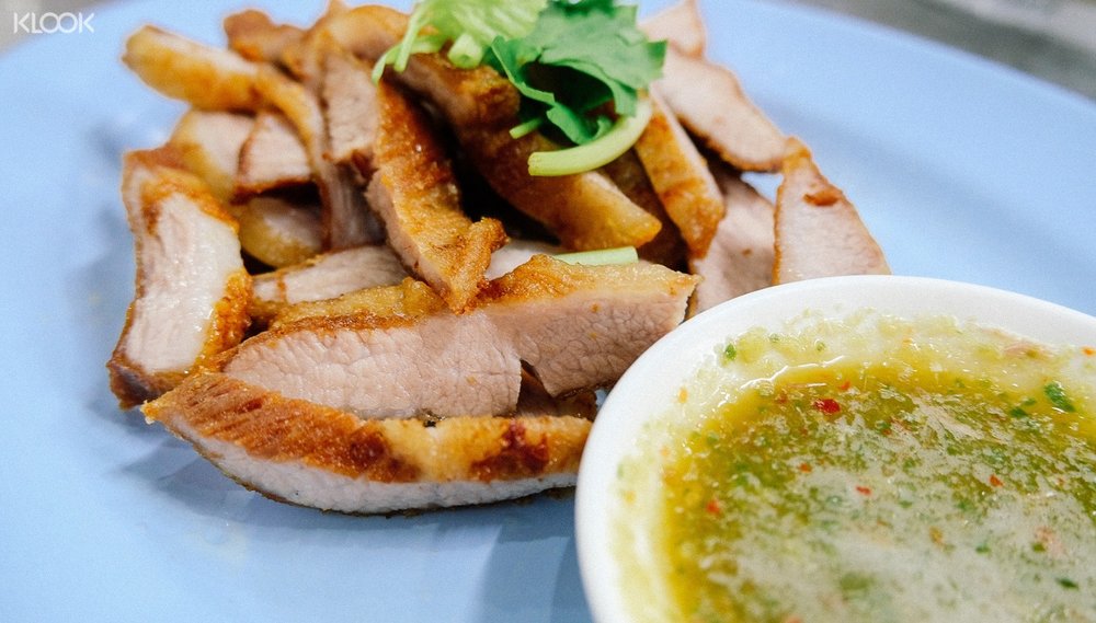 สันคอหมูทอดซีอิ๊ว Signature Fried Pork Shoulder with Sour Dip
