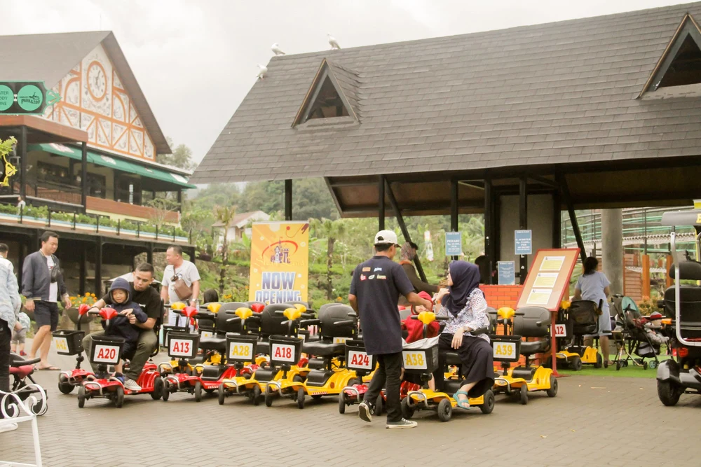 Lembang Park and Zoo - Scooter Mini