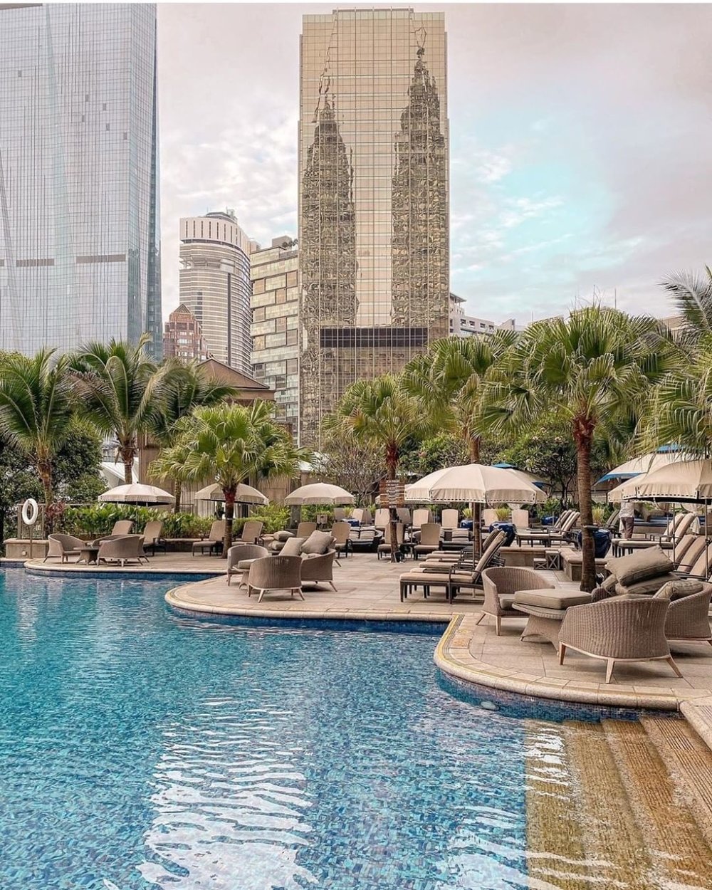 mandarin oriental kl pool