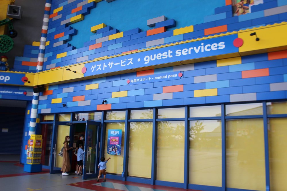 ゲストサービス入り口