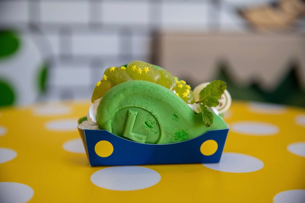 パンケーキ・サンド ルイージの帽子 ～ぶどうのレアチーズケーキ～