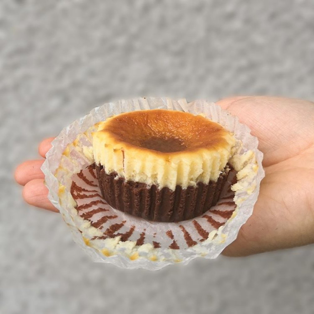 familymart food mini basque burnt cheesecake chocolate