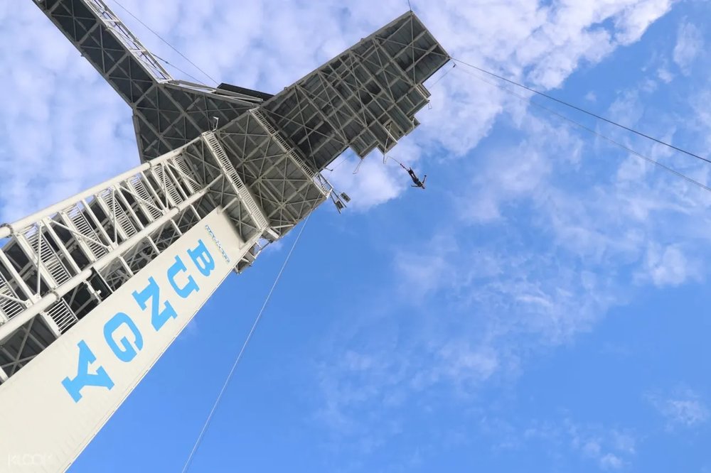 Nhảy Bungee từ tòa nhà cao 43 mét