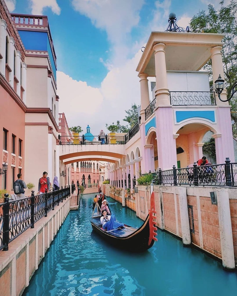 Gondola di Little Venice Kota Bunga Puncak