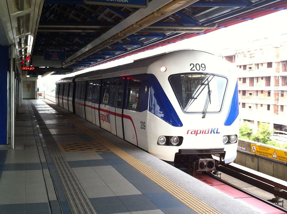 how to get to aquaria klcc train lrt