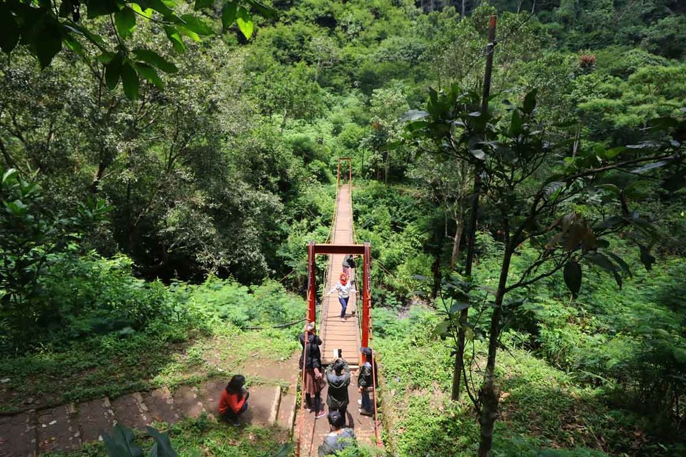 Jembatan Merah Taman Hutan Raya Ir. H. Djuanda Dago Bandung