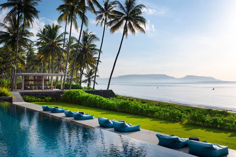 Infinity Pool Dialoog Banyuwangi + Beach Bar