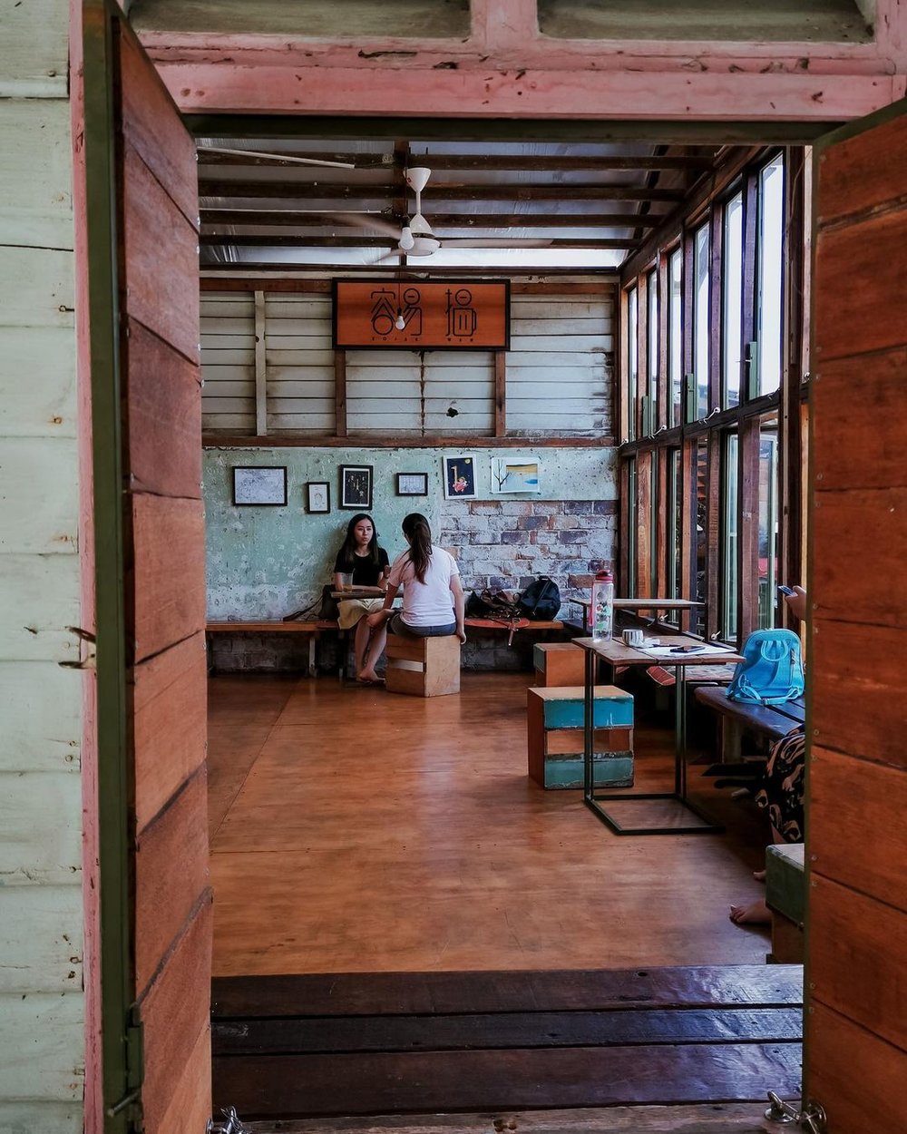 library bookstore little giraffe