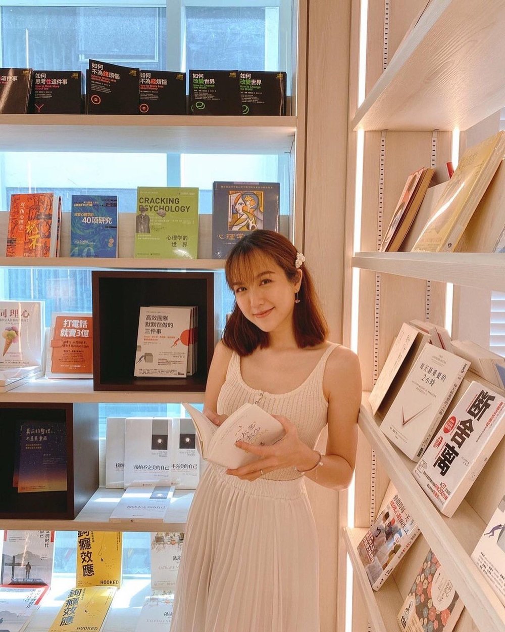 monalisa cafe bookstore malaysia kl