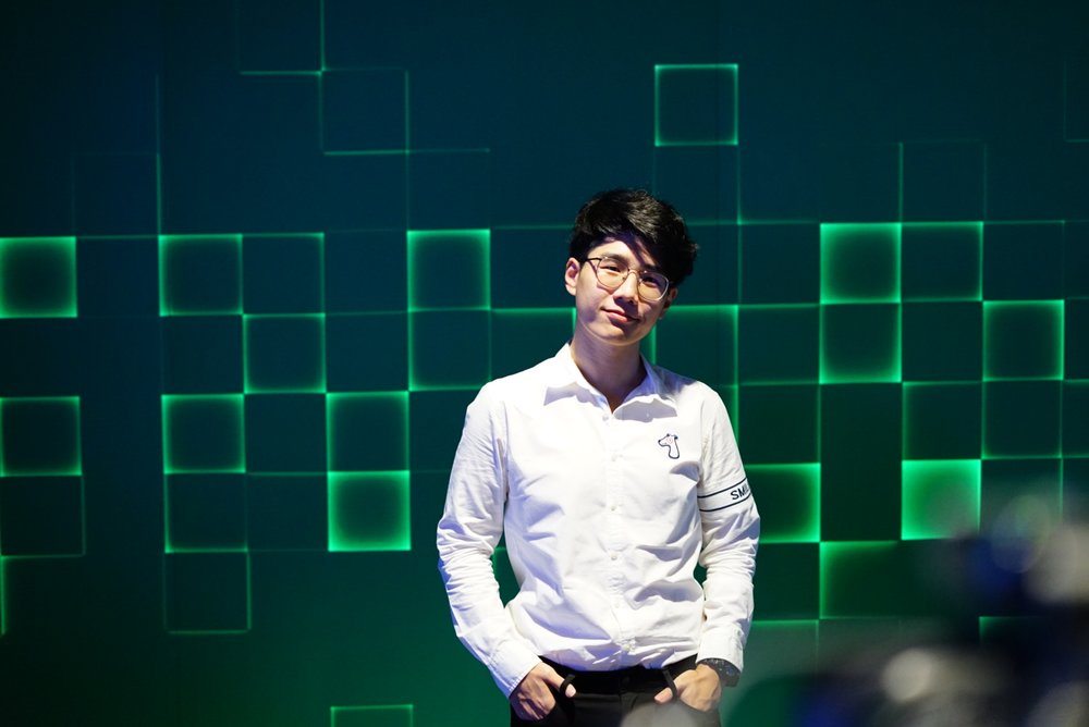 ถ่ายภาพกับกรีนสกรีนที่ชั้น 1 ของตึกมหานคร