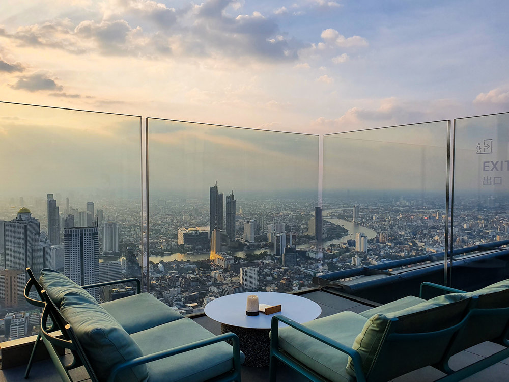 ที่นั่งบริเวณมหานคร สกายวอล์ค (Mahanakhon SkyWalk) ชั้น 78