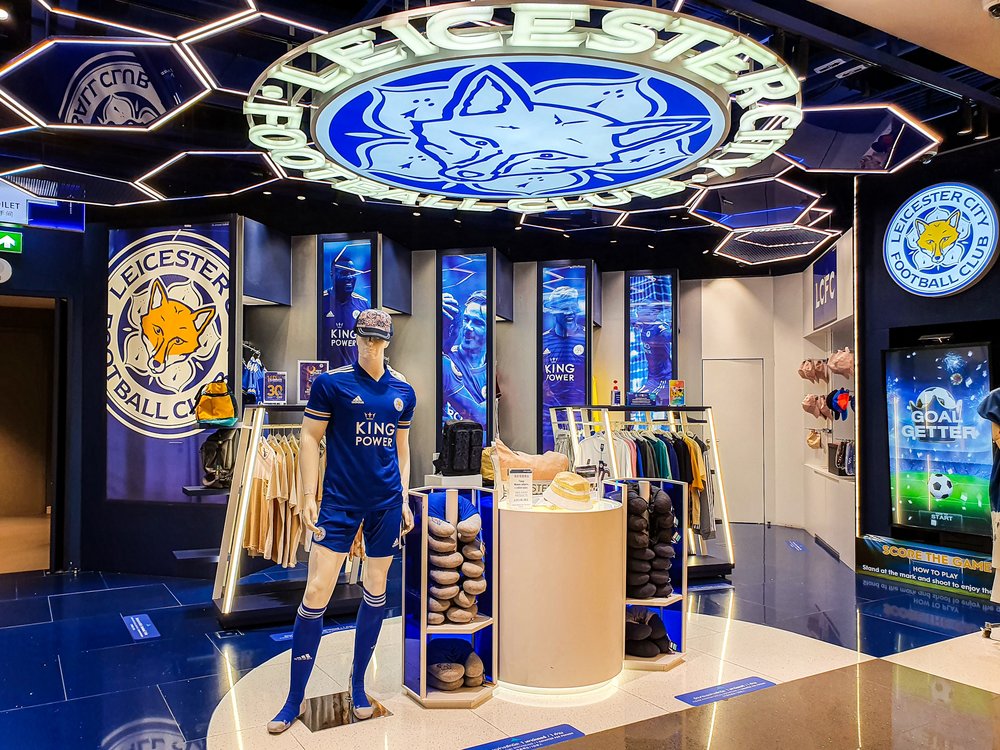 สินค้าจากสโมสรฟุตบอลเลสเตอร์ ซิตี้ที่ที่คิง พาวเวอร์ ดิวตี้ฟรี (King Power Duty Free)