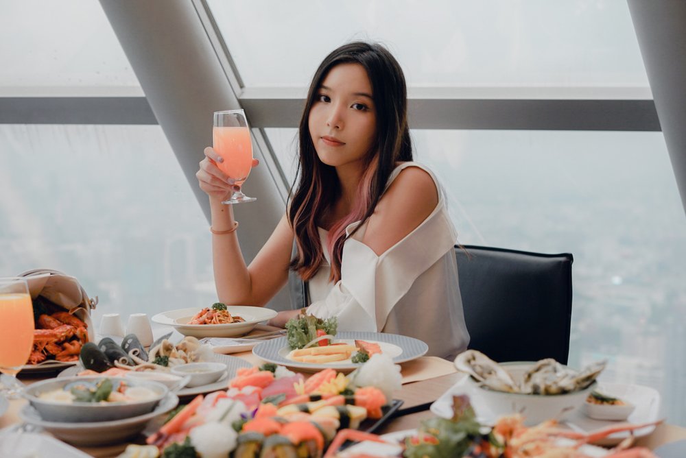 เติมเต็มวันแห่งความสุขด้วยการไปกินบุฟเฟ่ต์พร้อมชมวิวสุดอลังการที่ตึกใบหยก