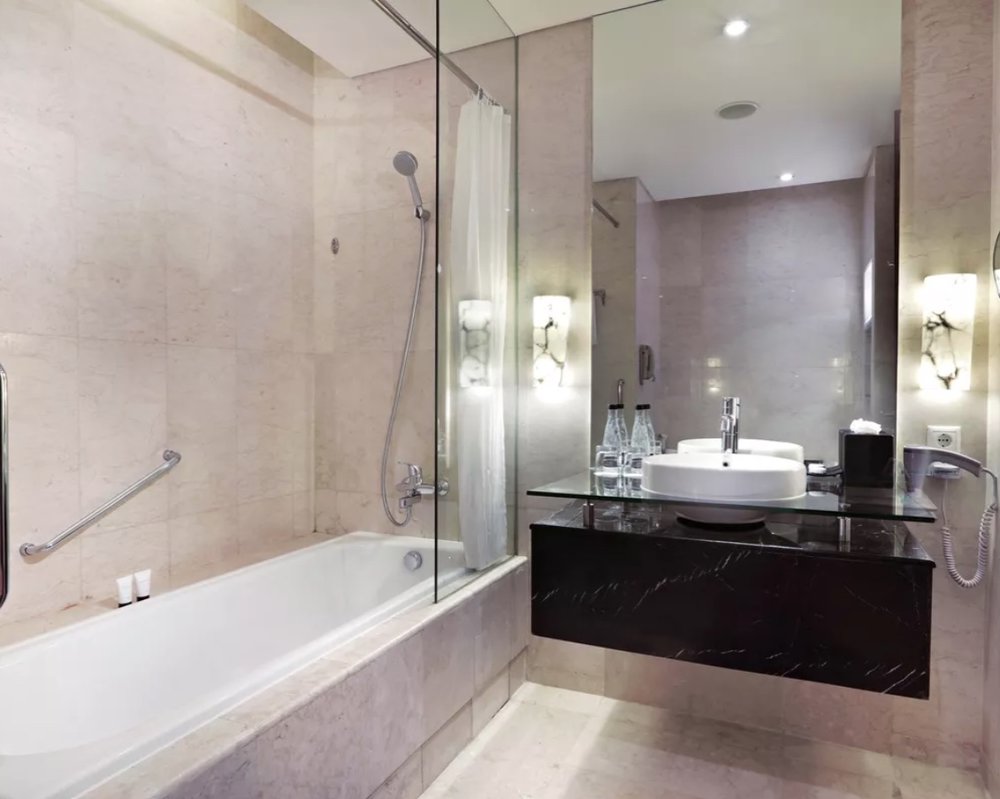 The Grove Suites - Shower