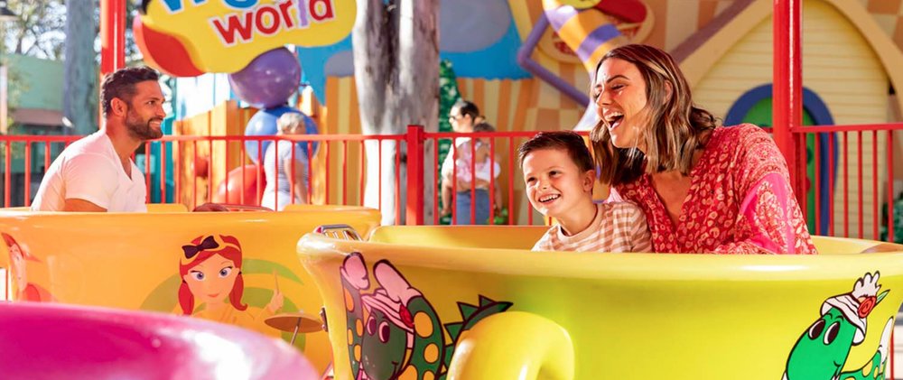 DOROTHY'S ROSY TEA CUP RIDE