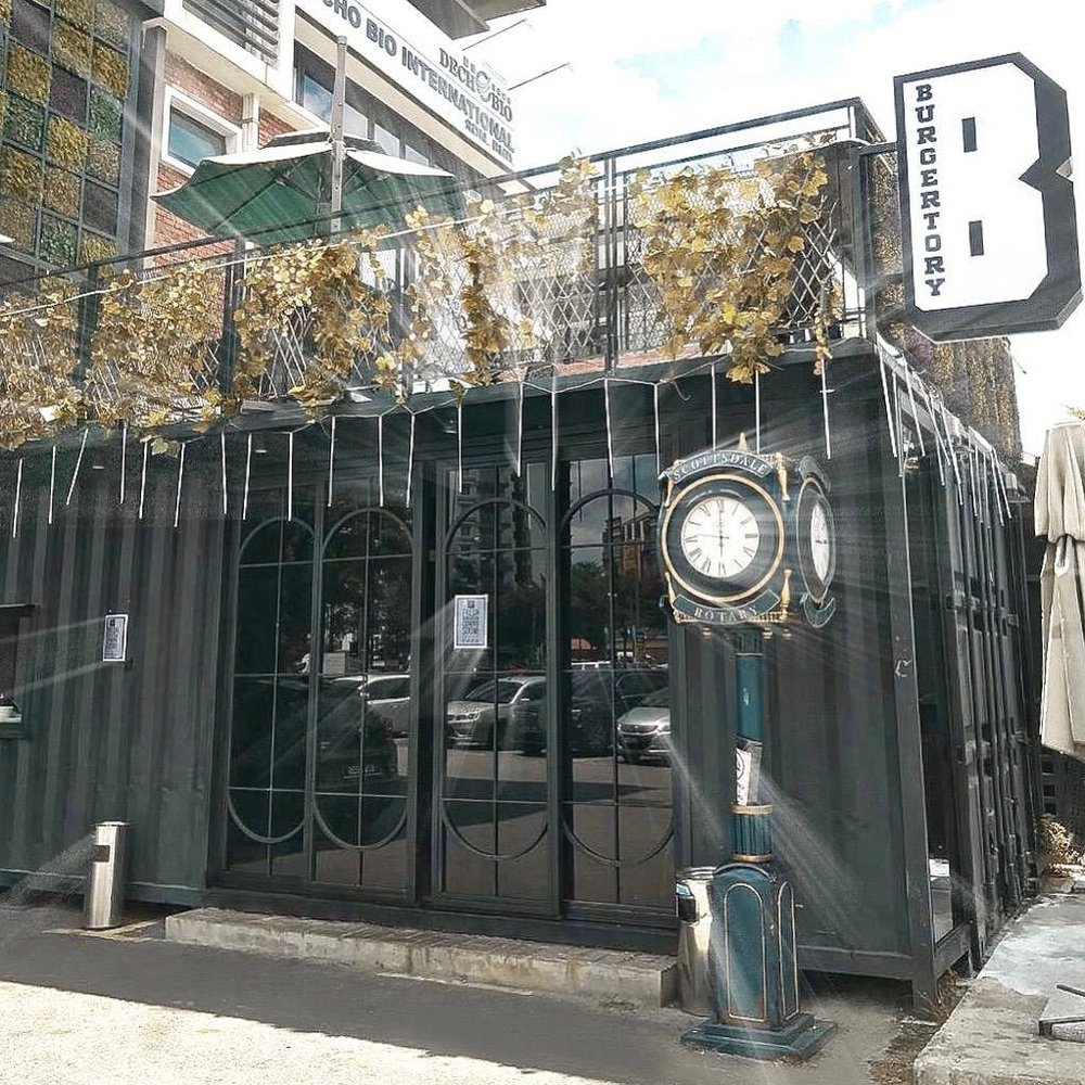 Momentz Music Restaurant