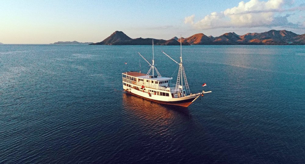 Premium Private Tour Komodo - Boat