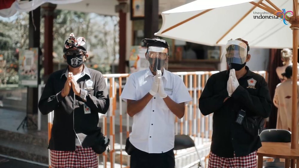 New Normal di Tari Kecak Uluwatu Bali - APD Petugas