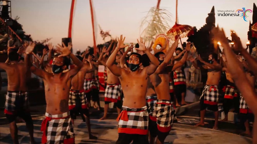 New Normal di Tari Kecak Uluwatu Bali - APD Penari 2
